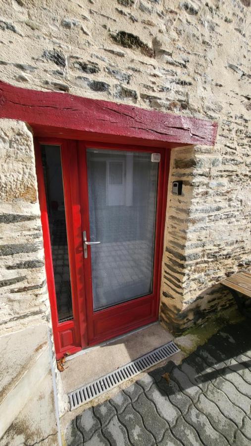 Gite Maisonnette- Et A Cote Coule Une Riviere Josselin Luaran gambar